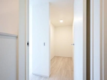 【東京都/府中市南町】府中市南町1丁目新築戸建2号棟 洋室：約8.7帖
ウォークインクローゼット付き