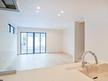 【東京都/府中市本宿町】府中市本宿町3丁目　新築戸建 LDK：約18.6帖
床暖房付き
