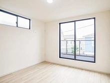 【東京都/府中市本宿町】府中市本宿町3丁目　新築戸建 洋室：約8.1帖
ウォークインクローゼット付き