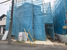 【神奈川県/川崎市麻生区細山】川崎市麻生区細山4丁目　新築戸建3号棟 建築中の外観：全5棟