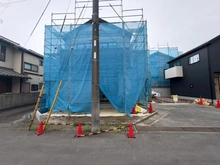 【神奈川県/川崎市麻生区細山】川崎市麻生区細山4丁目　新築戸建5号棟 建築中の外観：全5棟