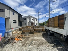 【東京都/稲城市若葉台】稲城市若葉台1丁目　新築戸建8号棟 建築中の外観：全9棟