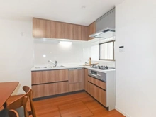 【神奈川県/川崎市多摩区南生田】川崎市多摩区南生田2丁目　中古戸建 キッチン：L字キッチン