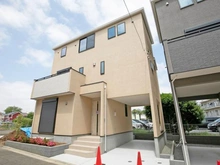 【神奈川県/川崎市多摩区長沢】川崎市多摩区長沢　新築戸建2号棟 外観：全5棟　写真中央