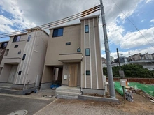 【神奈川県/川崎市多摩区長沢】川崎市多摩区長沢　新築戸建5号棟 建築中の外観：全5棟