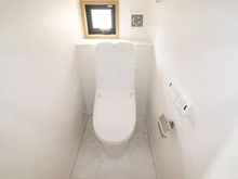 【神奈川県/川崎市多摩区長沢】川崎市多摩区長沢　新築戸建5号棟 トイレ：1階