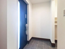 【東京都/町田市小山ヶ丘】町田市小山ヶ丘6丁目　新築戸建 玄関：シューズインクローゼット付き