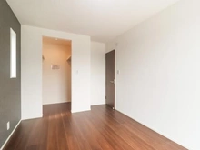 【東京都/町田市小山ヶ丘】町田市小山ヶ丘6丁目　新築戸建 洋室：約7.1帖
ウォークインクローゼット付き