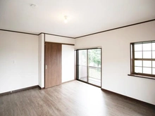 【東京都/町田市西成瀬】町田市西成瀬1丁目　中古戸建 洋室：約9.5帖
ウォークインクローゼット付き