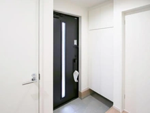 【神奈川県/川崎市多摩区栗谷】川崎市多摩区栗谷2丁目　新築戸建1号棟 玄関