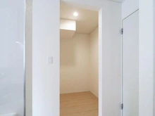 【東京都/町田市大蔵町】町田市大蔵町　新築戸建2号棟 キッチン：約2.0帖のパントリー付き