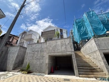 【神奈川県/川崎市多摩区南生田】川崎市多摩区南生田2丁目　新築戸建4号棟 建築中の外観：全8棟
中央