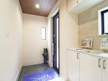 【神奈川県/川崎市多摩区栗谷】川崎市多摩区栗谷1丁目　新築戸建1号棟 玄関