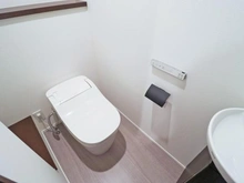 【神奈川県/川崎市多摩区菅城下】川崎市多摩区菅城下　新築戸建B号棟 トイレ：1階