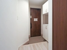 【神奈川県/川崎市多摩区菅城下】川崎市多摩区菅城下　新築戸建B号棟 玄関