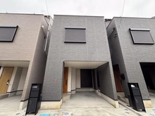 【神奈川県/川崎市多摩区菅城下】川崎市多摩区菅城下　新築戸建C号棟 外観：全4棟　写真中央
