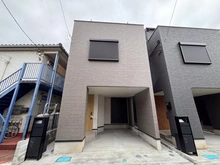【神奈川県/川崎市多摩区菅城下】川崎市多摩区菅城下　新築戸建D号棟 外観：全4棟　写真中央