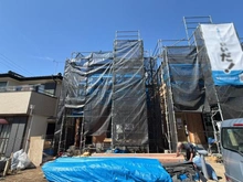 【東京都/稲城市矢野口】稲城市矢野口　新築戸建A号棟 建築中の外観：全2棟
左