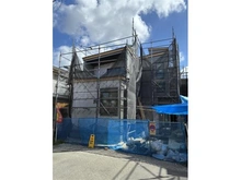 【神奈川県/相模原市南区相模台】相模台2丁目　新築戸建　1号棟 建築中の外観：全5棟／手前側