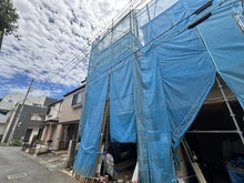 【神奈川県/川崎市多摩区長沢】川崎市多摩区長沢1丁目　新築戸建3号棟 建築中の外観：全3棟
左