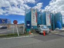 【東京都/多摩市乞田】多摩市乞田　新築戸建1号棟 建築中の外観：全3棟 左側