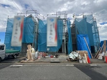 【東京都/多摩市乞田】多摩市乞田　新築戸建2号棟 建築中の外観：全3棟 中央