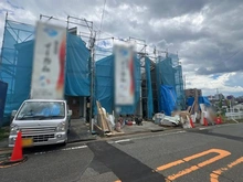 【東京都/多摩市乞田】多摩市乞田　新築戸建2号棟 建築中の外観：全3棟 中央