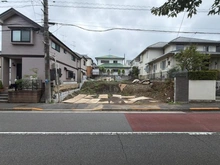 【東京都/稲城市平尾】稲城市平尾1丁目　新築戸建1号棟 現地（建築前）：全2棟
手前