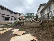 【東京都/稲城市平尾】稲城市平尾1丁目　新築戸建1号棟 現地（建築前）：全2棟
手前