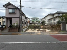 【東京都/稲城市平尾】稲城市平尾1丁目　新築戸建2号棟 現地（建築前）：全2棟
左から奥