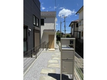 【神奈川県/川崎市多摩区西生田】川崎市多摩区西生田5丁目　中古戸建 アプローチ