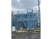 【神奈川県/座間市座間】座間市座間1丁目　6号棟 建築中の外観：全7区画　6号棟　写真中央