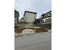 【神奈川県/座間市入谷東】座間市入谷東3丁目新築戸建　1号棟 建築中の外観：全二棟現場　写真中央　一号棟