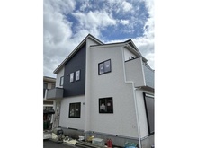 【神奈川県/座間市立野台】座間市 立野台3丁目　新築戸建　1号棟 建築中の外観：全二棟現場　写真中央　一号棟