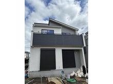 【神奈川県/座間市立野台】座間市 立野台3丁目　新築戸建　1号棟 建築中の外観：全二棟現場　写真中央　一号棟