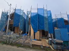 【東京都/町田市能ヶ谷】町田市能ヶ谷7丁目　新築戸建2号棟 建築中の外観：全4棟／写真中央