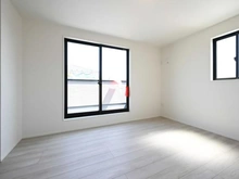 【神奈川県/川崎市川崎区浅田】川崎市川崎区浅田4丁目　新築戸建2号棟 洋室：約8.6帖
ウォークインクローゼット付き