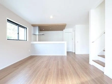 【東京都/世田谷区喜多見】世田谷区喜多見9丁目 新築戸建1号棟 LDK:約18.8帖
床暖房付き