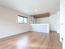 【東京都/世田谷区喜多見】世田谷区喜多見9丁目 新築戸建1号棟 LDK:約18.8帖
床暖房付き