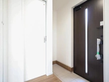 【東京都/世田谷区喜多見】世田谷区喜多見9丁目 新築戸建1号棟 玄関