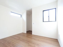 【東京都/世田谷区喜多見】世田谷区喜多見9丁目 新築戸建1号棟 洋室:約7.6帖
ウォークインクローゼット付き