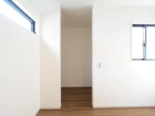 【東京都/世田谷区喜多見】世田谷区喜多見9丁目 新築戸建1号棟 洋室:約7.6帖
ウォークインクローゼット付き