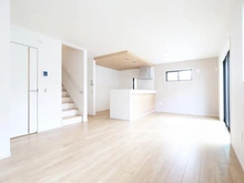 【東京都/世田谷区喜多見】世田谷区喜多見9丁目　新築戸建2号棟 LDK：約18.3帖
床暖房付き
