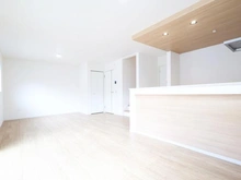 【東京都/世田谷区喜多見】世田谷区喜多見9丁目　新築戸建2号棟 LDK：約18.3帖
床暖房付き