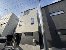 【東京都/杉並区下井草】杉並区下井草3丁目　新築戸建　3号棟/全10棟 建築中の外観：全10棟
真ん中が本物件