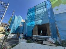 【神奈川県/横浜市鶴見区北寺尾】北寺尾7丁目 新築戸建 2号棟/全20棟 建築中の外観：全20号棟/手前側