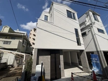 【東京都/大田区山王】大田区山王2丁目 新築戸建 B号棟/全3棟 外観:全3区画
真ん中が本物件