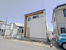 【神奈川県/横浜市港北区篠原町】港北区篠原町 新築戸建 建築中の外観：全1棟/写真中央