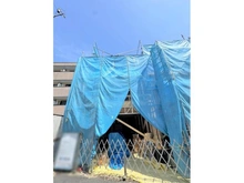 【東京都/世田谷区三軒茶屋】世田谷区三軒茶屋　新築戸建　A号棟/全2棟 建築中の外観：全2区画、全2棟現場