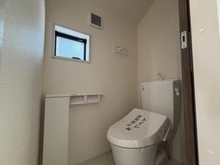 【神奈川県/横浜市港北区下田町】港北区下田町3丁目 新築戸建 1号棟/全9棟 トイレ